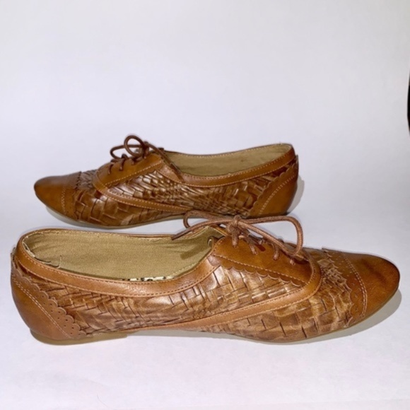 Hot Tomato Shoes Hot Tomato Tanbrown Woven Lace Up